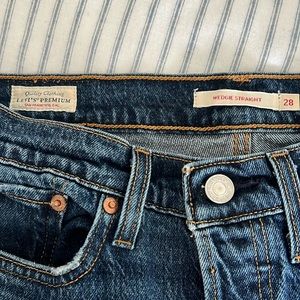 Levi’s PREMIUM Wedgie Straight Slim Button Fly  Medium blue jeans Size W28 L28